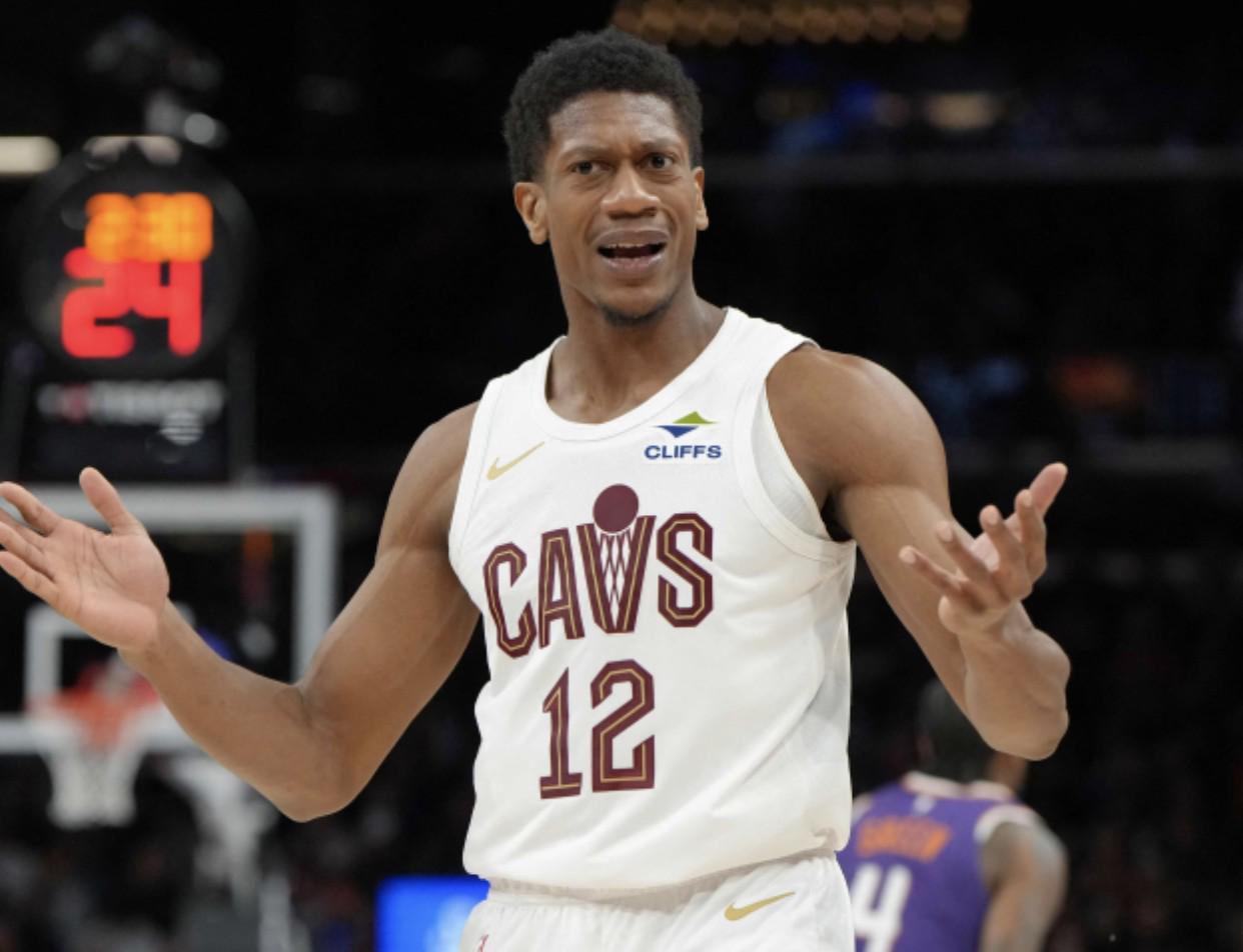 开云APP-队内赛季报销第三人，记者：国王德安德烈-亨特将接受眼部手术